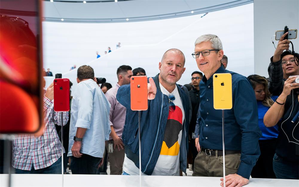 Apple設計背後靈魂推手Jonathan Ive！23年來奠定Apple極簡美學的好設計